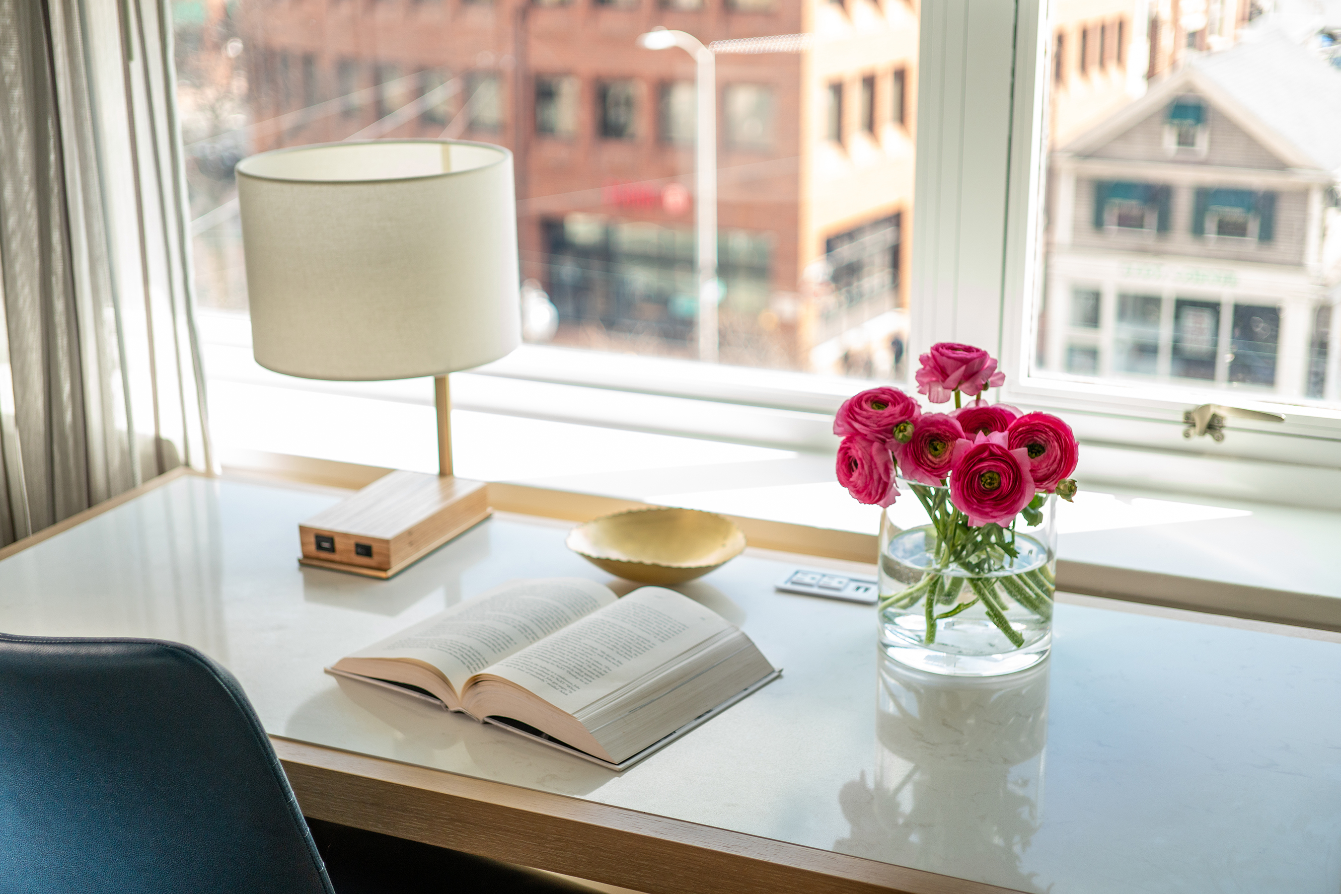 Harvard Square Hotel Desk ALT